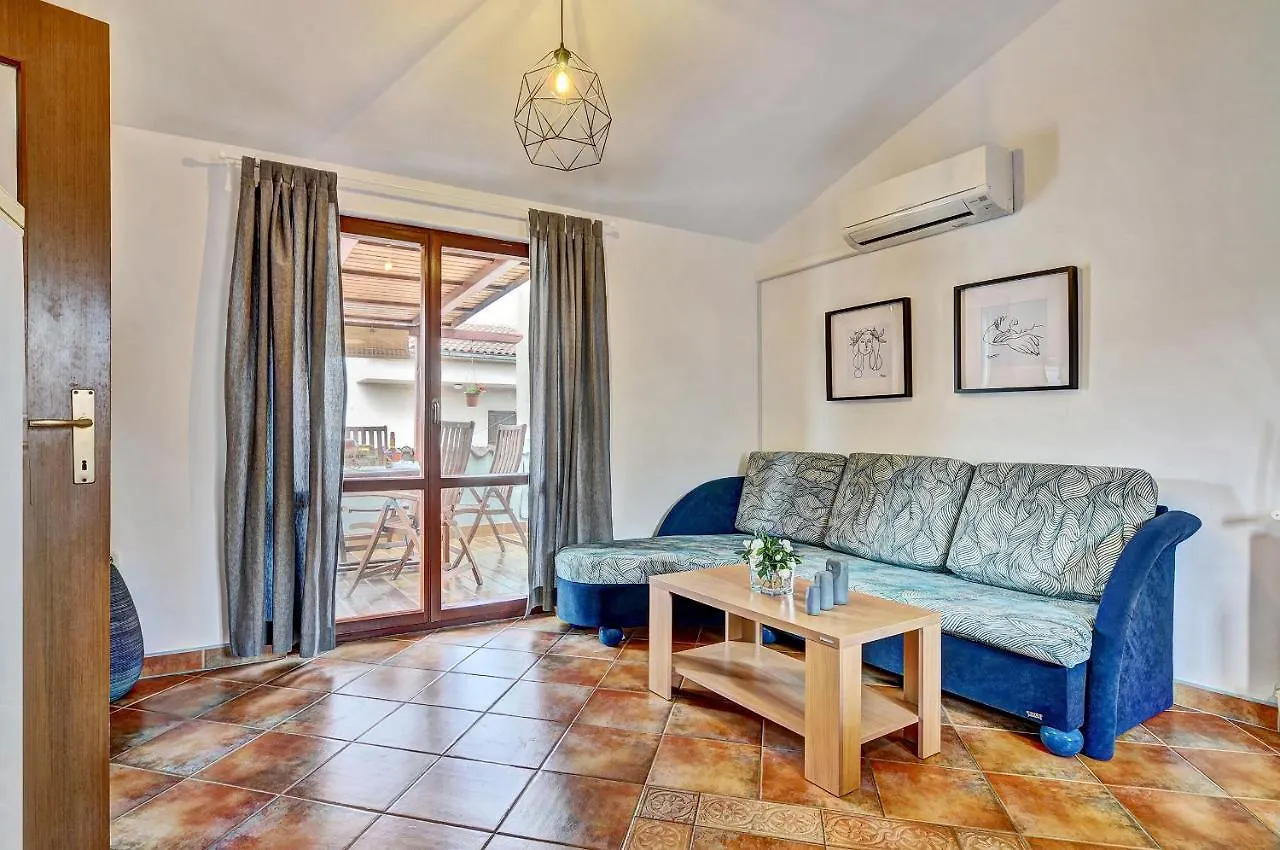 Apartment Adriana بولا