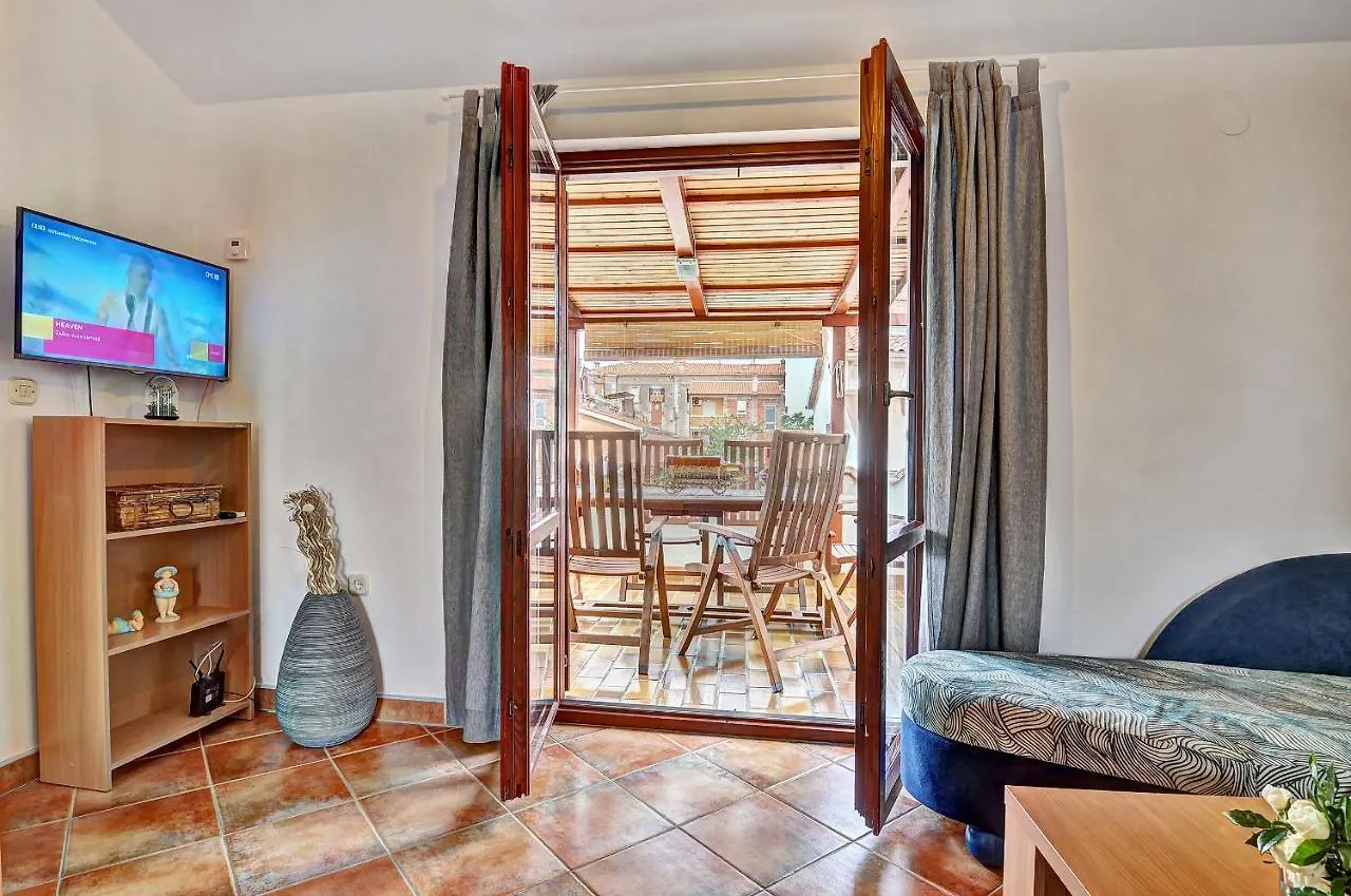 Apartment Adriana Πούλα