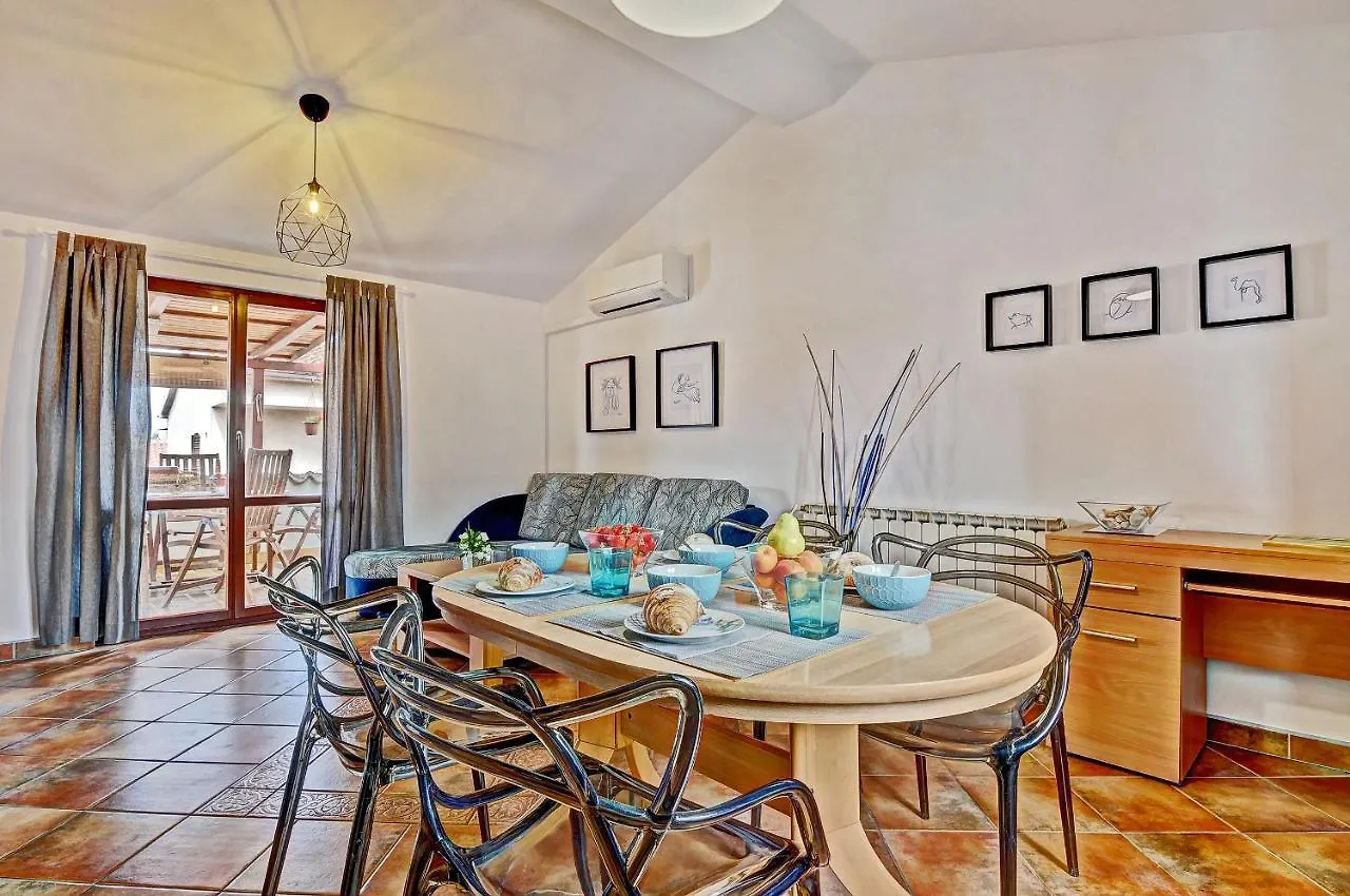 Apartment Adriana بولا كرواتيا