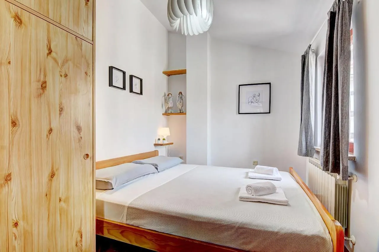 Apartment Adriana بولا